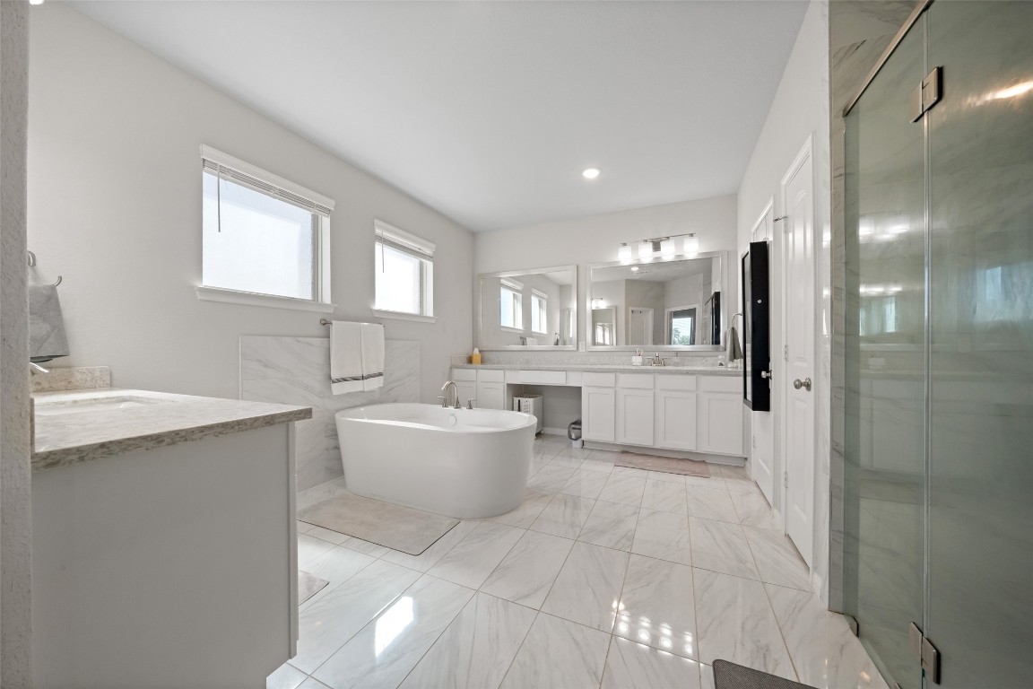 225 Peninsula Point Drive Montgomery, TX 77356 - Photo 13 of 38 a large bathroom with a large tub and shower