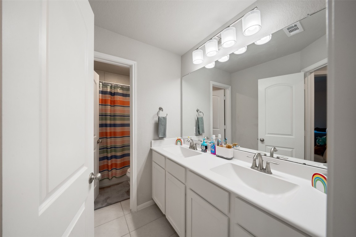 225 Peninsula Point Drive Montgomery, TX 77356 - Photo 21 of 38 a bathroom with a sink a vanity and a mirror