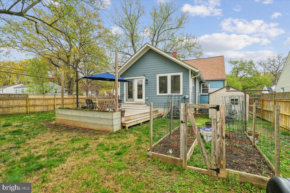 4801 Nicholson Street Riverdale, MD 20737 - Photo 7 of 39 a view of a house with backyard porch and sitting area