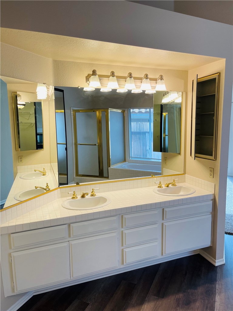 41915 Avenida Sonoma Temecula, CA 92591 - Photo 39 of 60 a bathroom with a sink and a mirror