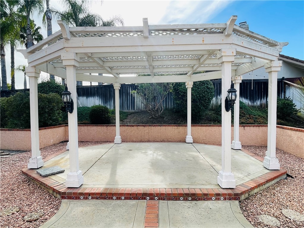 41915 Avenida Sonoma Temecula, CA 92591 - Photo 56 of 60 a view of a white building