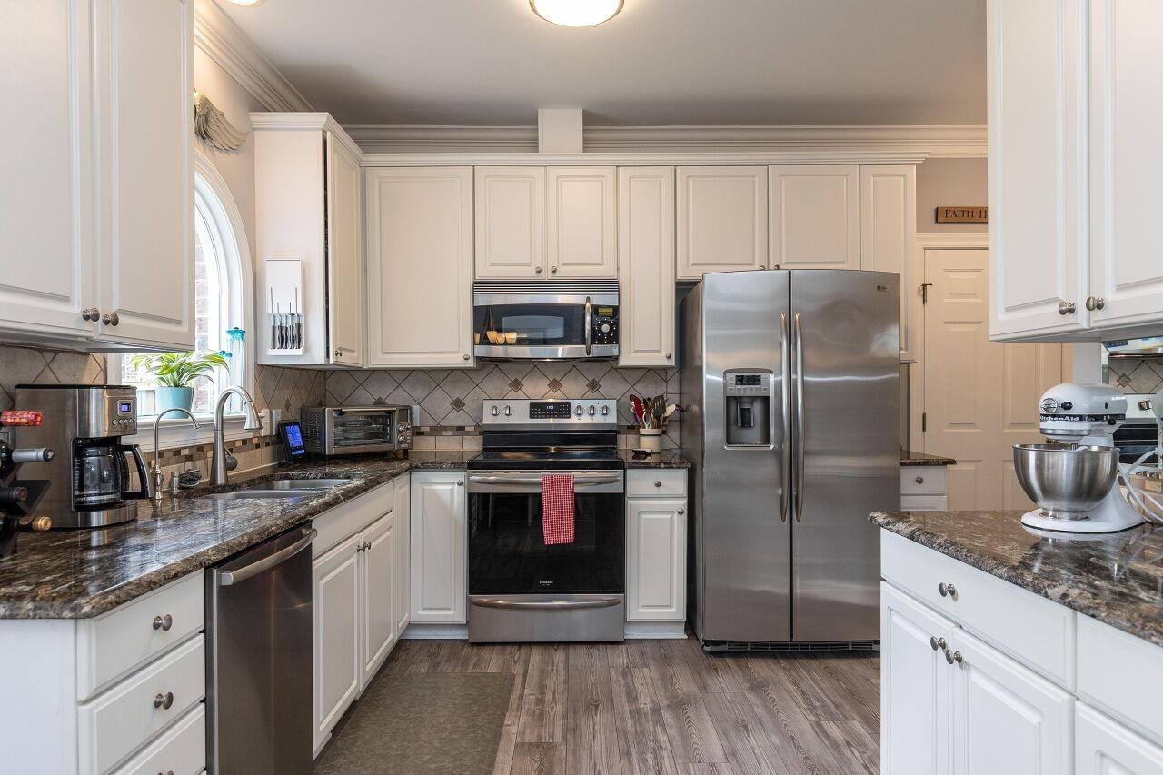 3924 Phlox Road Raleigh, NC 27616 - Photo 13 of 60 Kitchen