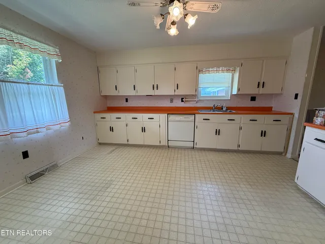 $385,000 | 147 Meredith Road, La Follette, TN 37766