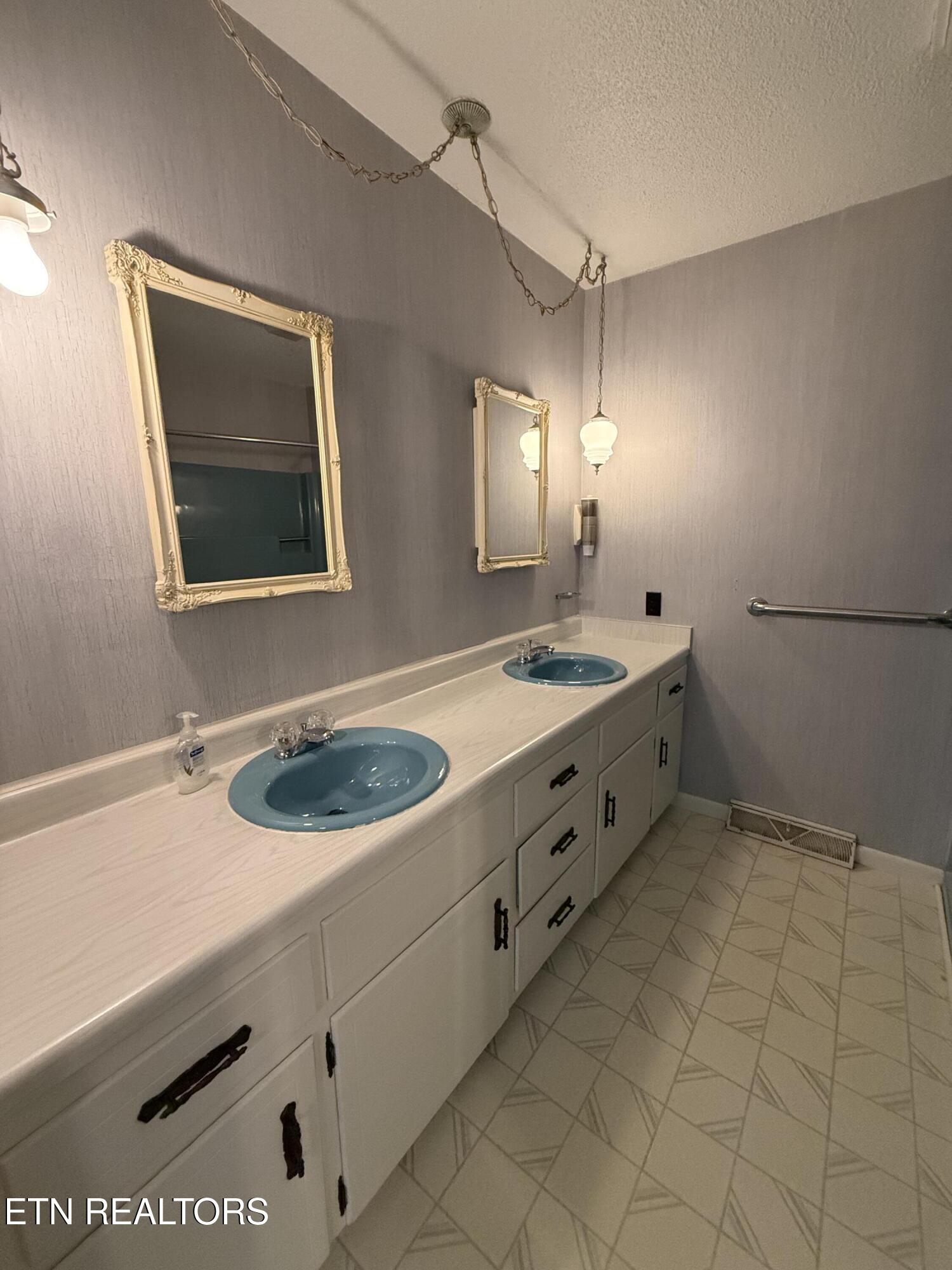 147 Meredith Road La Follette, TN 37766 - Photo 22 of 47 Master Bath