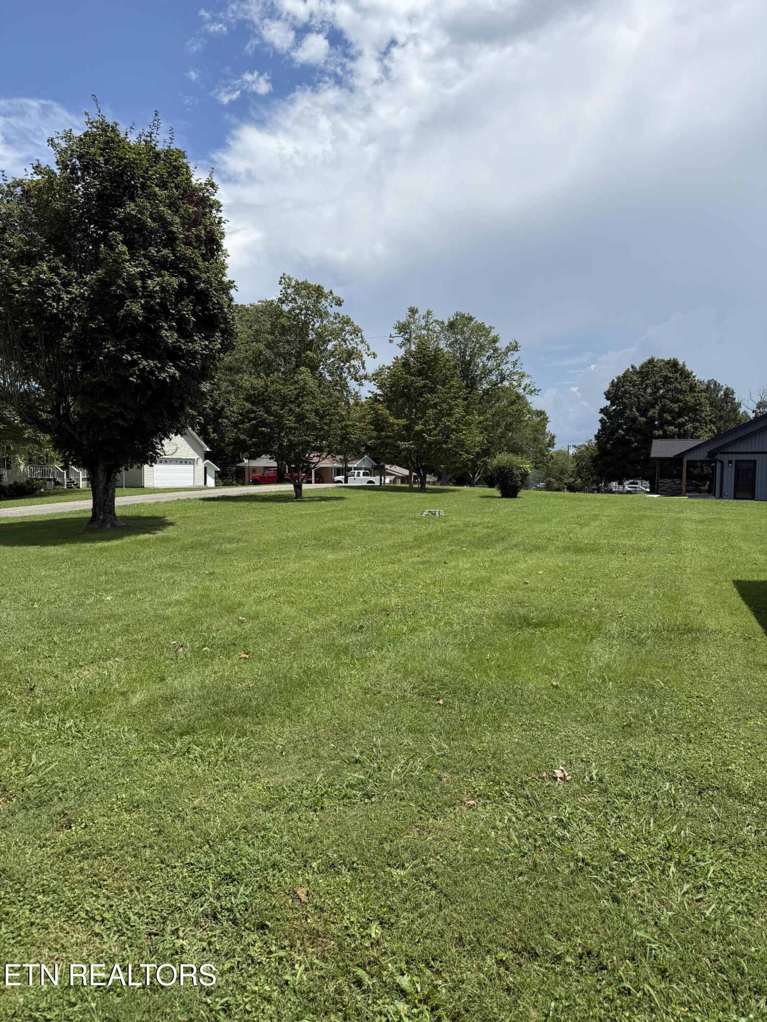 147 Meredith Road La Follette, TN 37766 - Photo 5 of 47 Front Yard