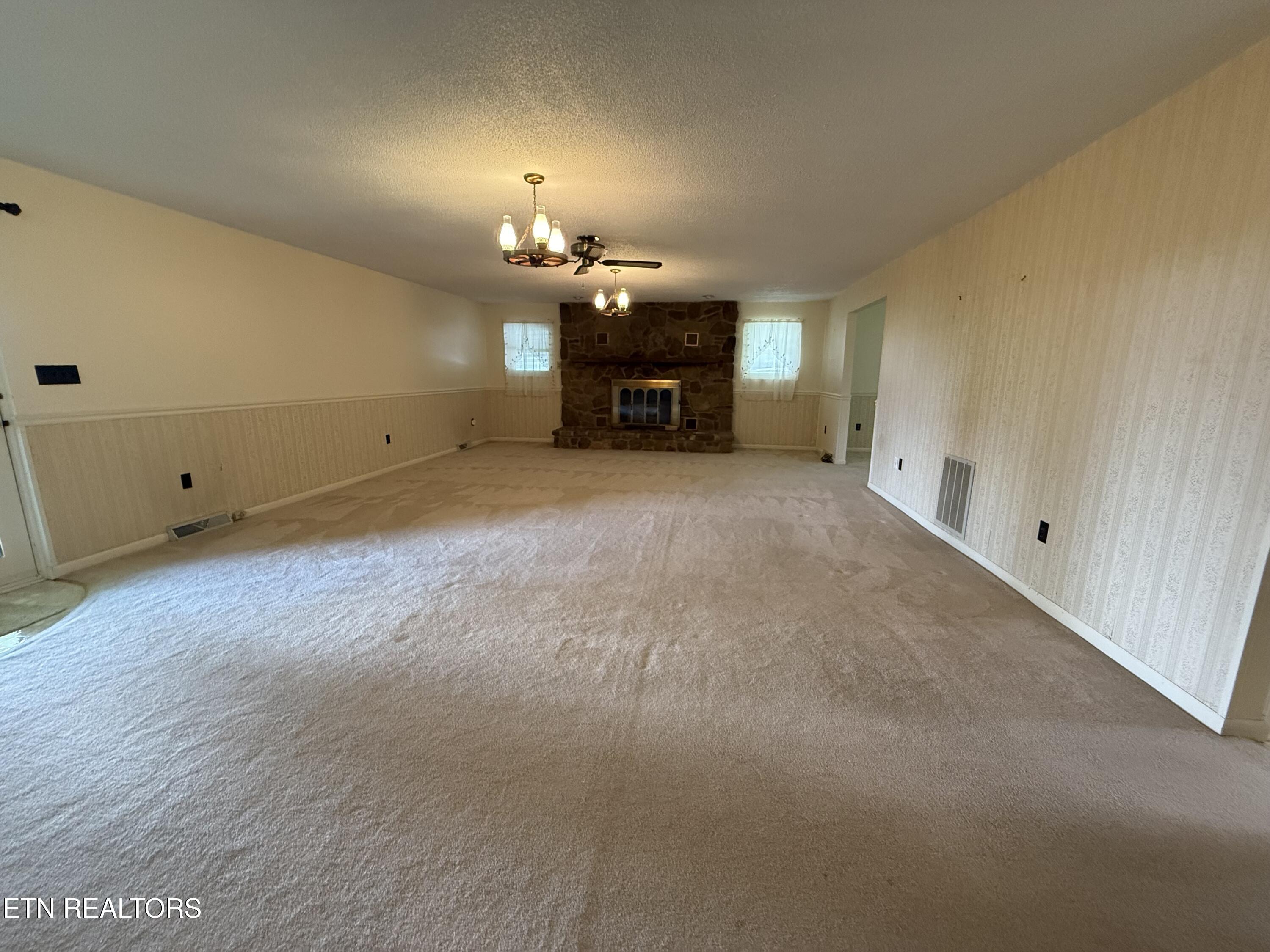 147 Meredith Road La Follette, TN 37766 - Photo 8 of 47 Living room