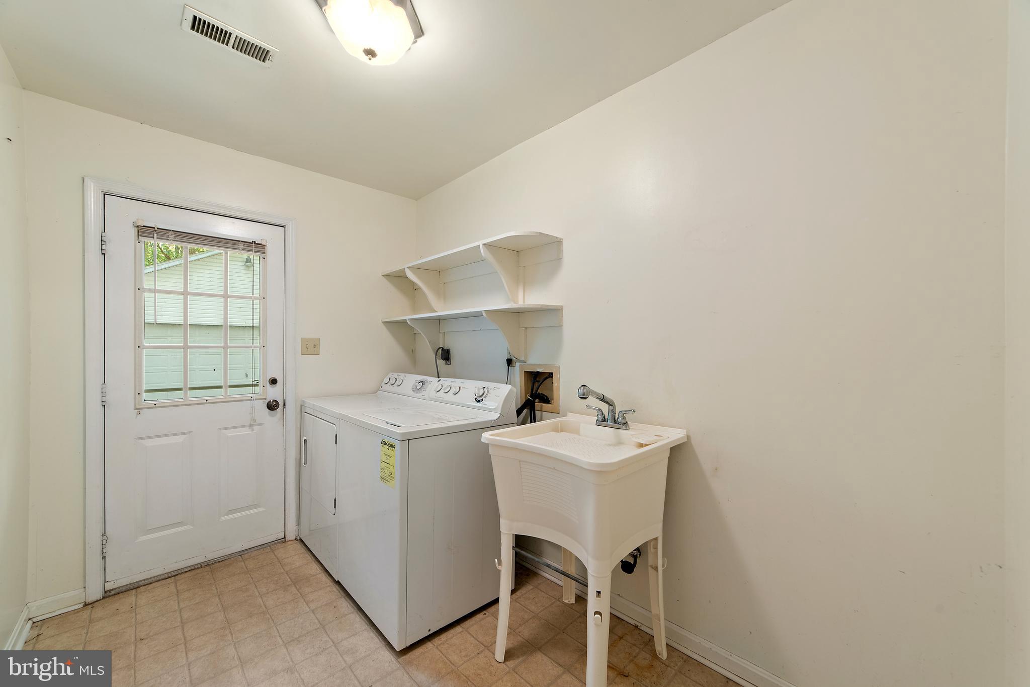 2199 Beaver Dam Road Midland, VA 22728 - Photo 25 of 74 Main Level Laundry with Sink