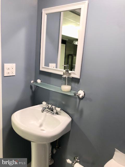 15 Robin Ridge Court Parkville, MD 21234 - Photo 8 of 15 a bathroom with a sink and a mirror