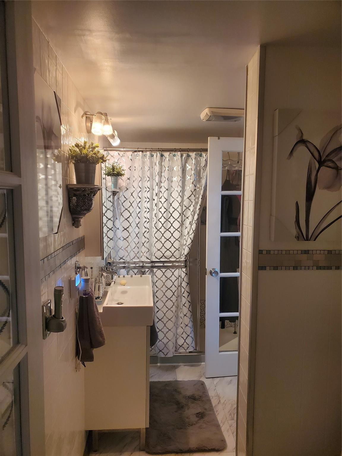 4058 Ainslie Drive, Unit 4058 Boca Raton, FL 33434 - Photo 16 of 28 BATHROOM