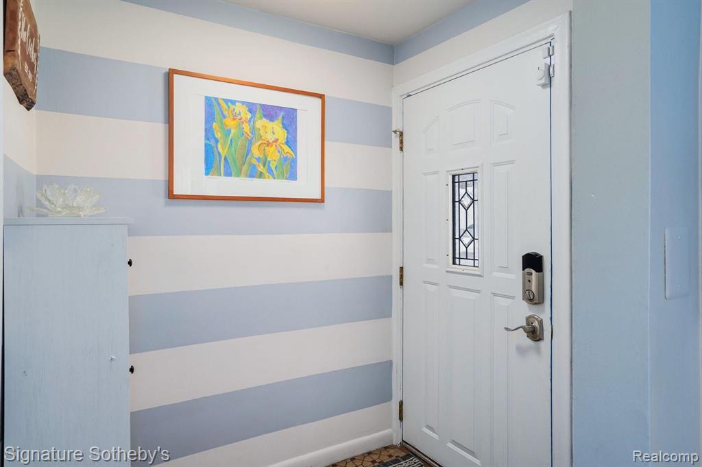 21127 Inkster Road Farmington Hills, MI 48336 - Photo 4 of 24