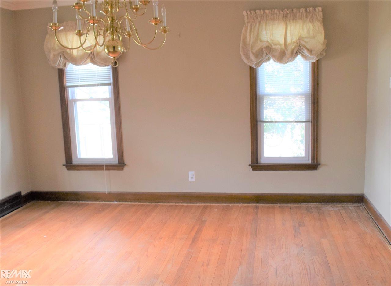 1541 Hawthorne Road Grosse Pointe Woods, MI 48236 - Photo 17 of 48