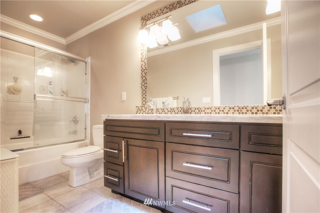 2009 Talbot Road South Renton, WA 98055 - Photo 15 of 25
