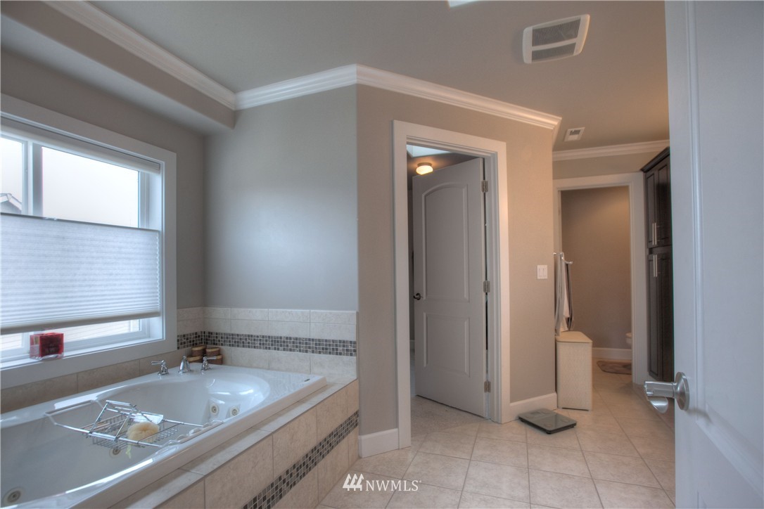 2009 Talbot Road South Renton, WA 98055 - Photo 18 of 25