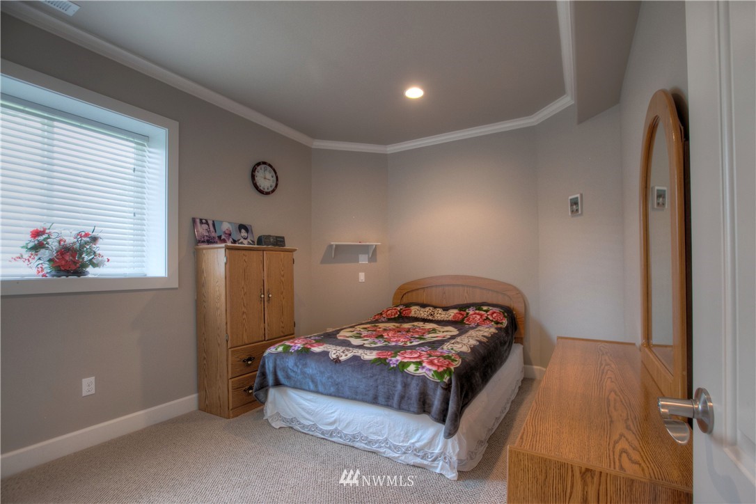 2009 Talbot Road South Renton, WA 98055 - Photo 22 of 25