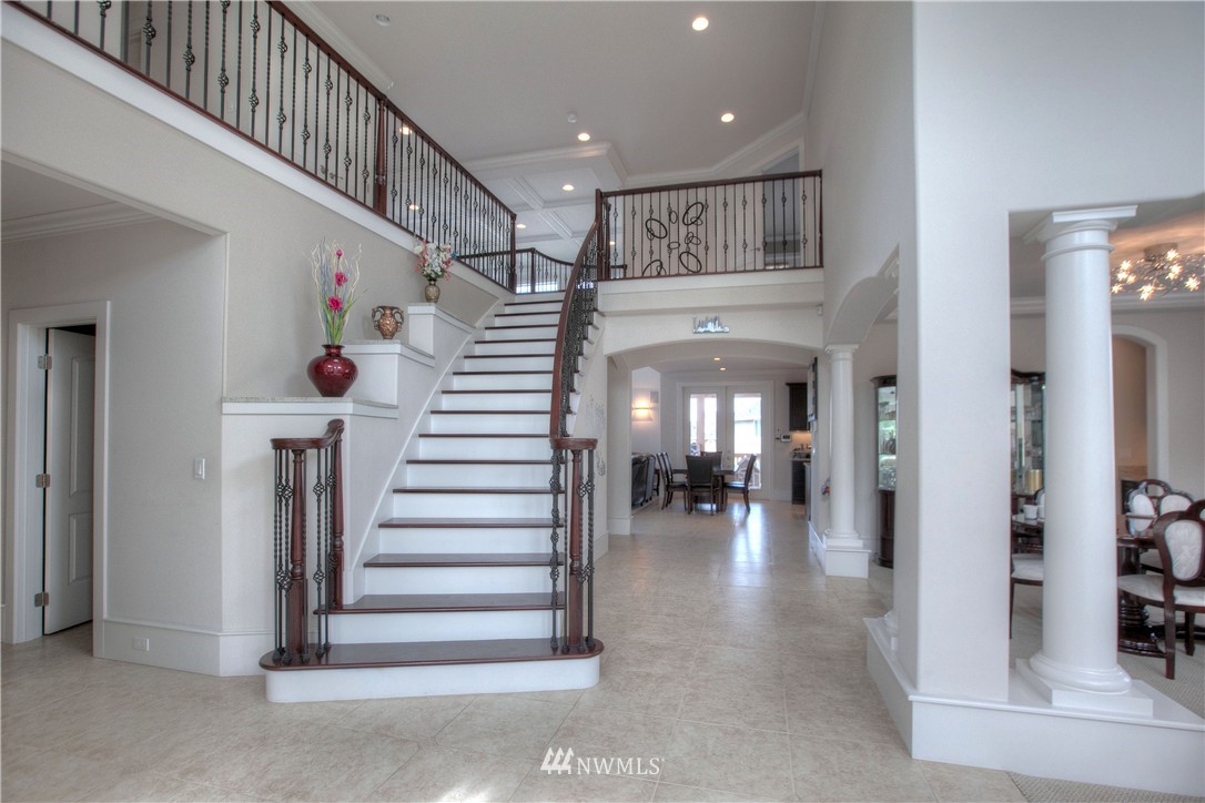 2009 Talbot Road South Renton, WA 98055 - Photo 4 of 25