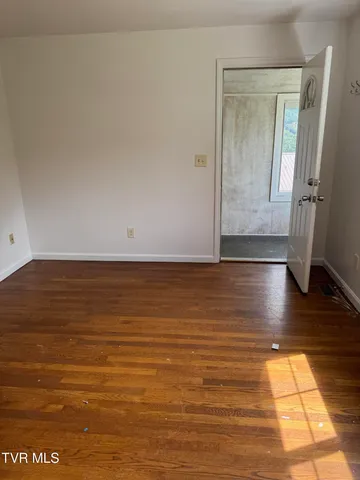 $900 | 411 Highland Avenue, Unit 2, Johnson City, TN 37604