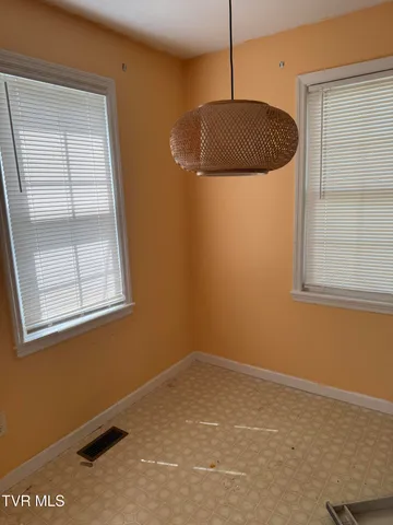 $900 | 411 Highland Avenue, Unit 2, Johnson City, TN 37604