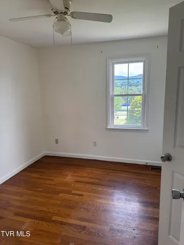 $900 | 411 Highland Avenue, Unit 2, Johnson City, TN 37604