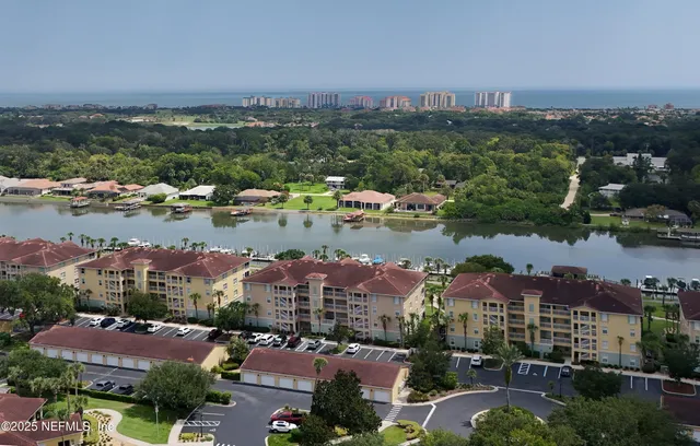 a view of an entryway with livingroom
