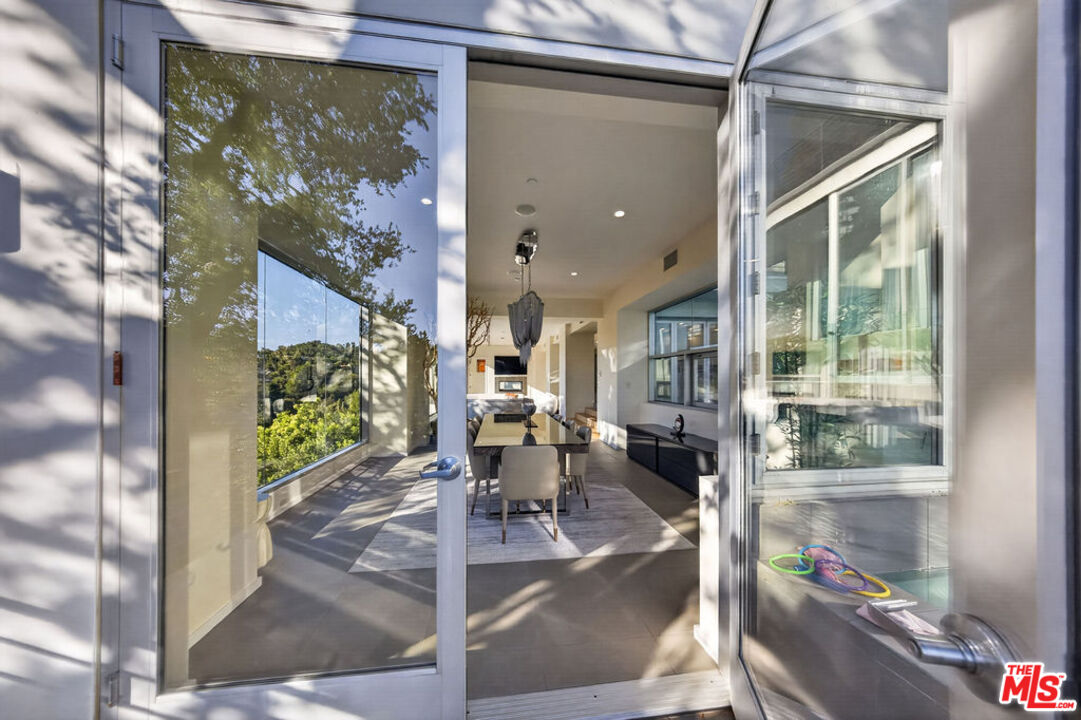 9716 Oak Pass Road Beverly Hills, CA 90210 - Photo 63 of 73