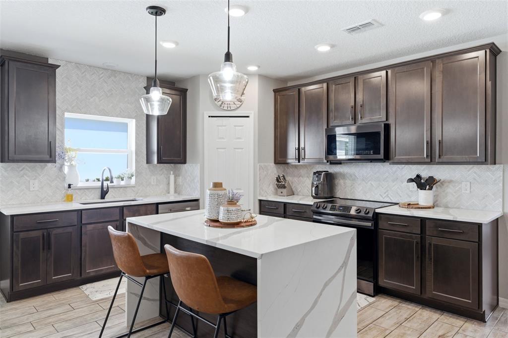 262 East Fiesta Key Loop DeLand, FL 32720 - Photo 8 of 33