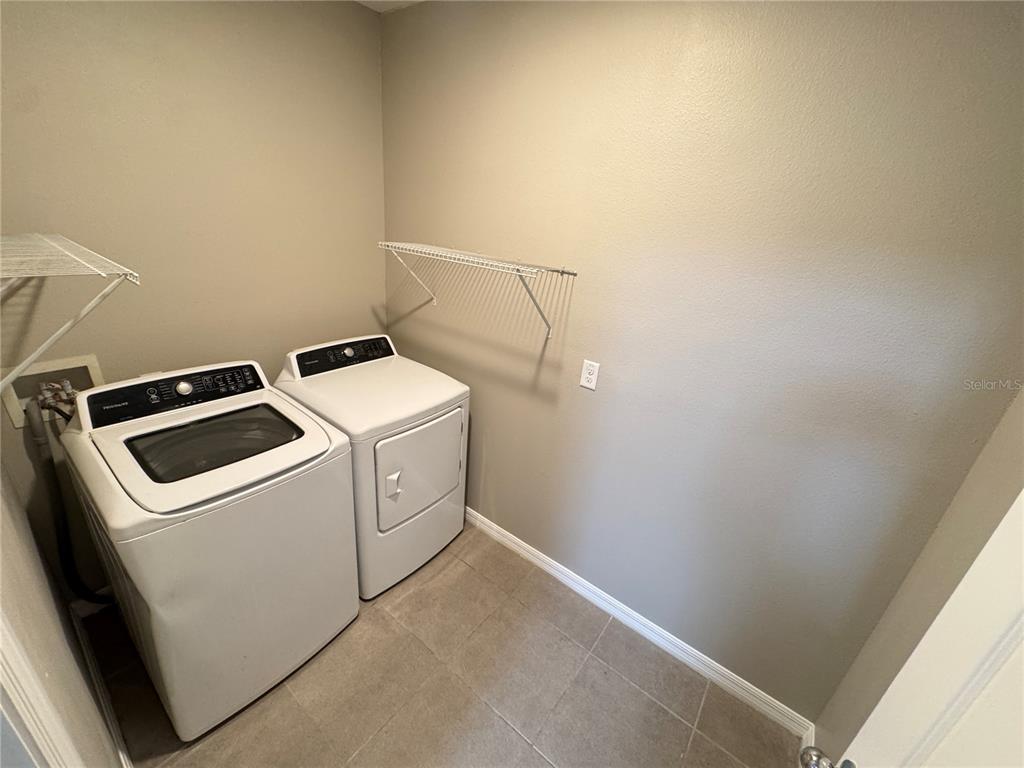 2323 Silverview Drive Lakeland, FL 33811 - Photo 19 of 33 a utility room with dryer and washer