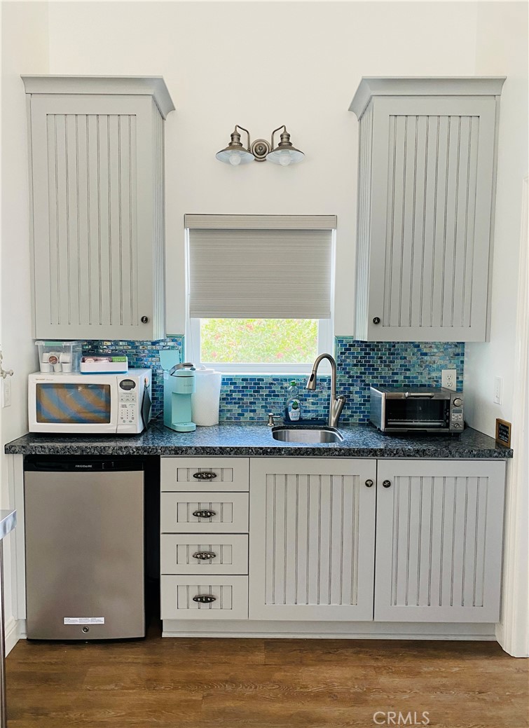 1560 Emerson Road Cambria, CA 93428 - Photo 5 of 13 The kitchen is sweet and thoughtfully appointed.
