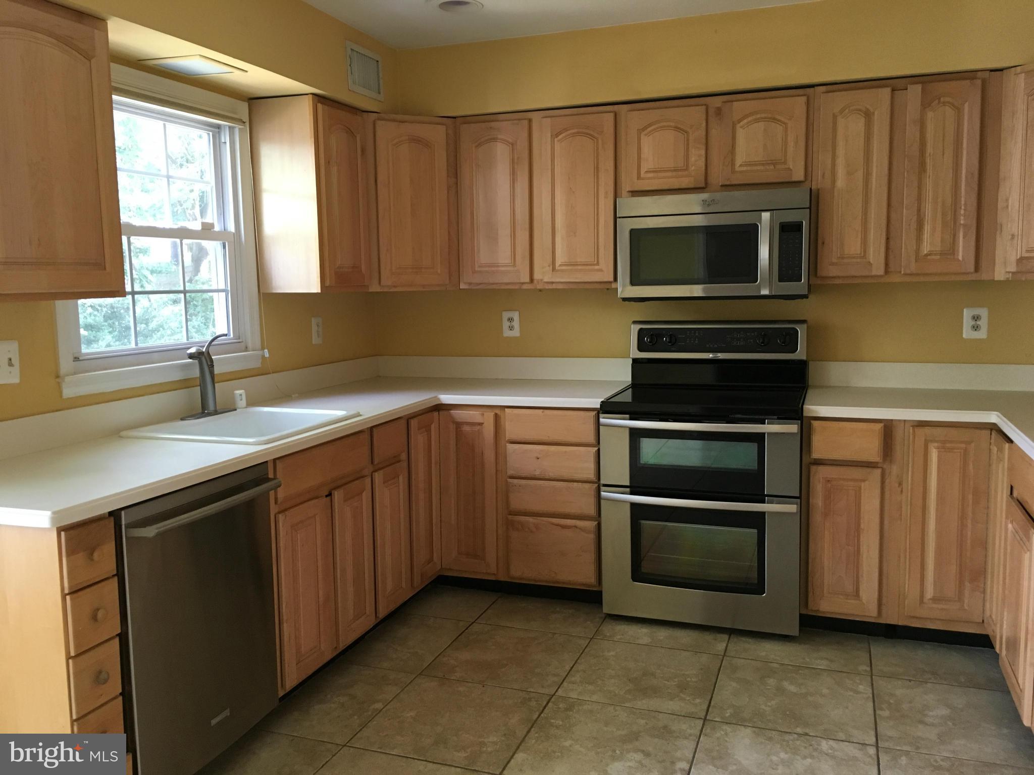 41 Treworthy Road Gaithersburg, MD 20878 - Photo 7 of 30 Kitchen
