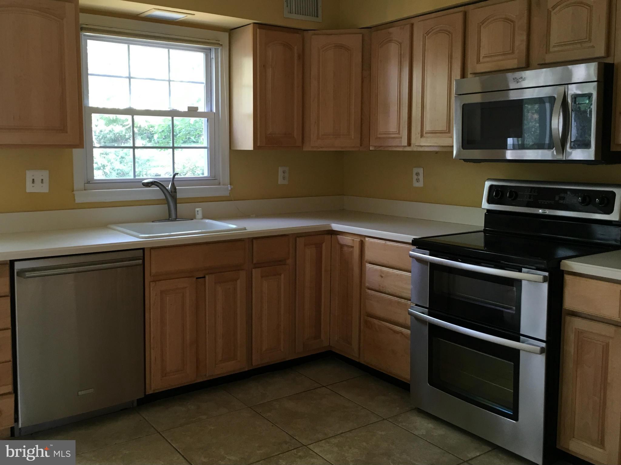 41 Treworthy Road Gaithersburg, MD 20878 - Photo 8 of 30 Kitchen