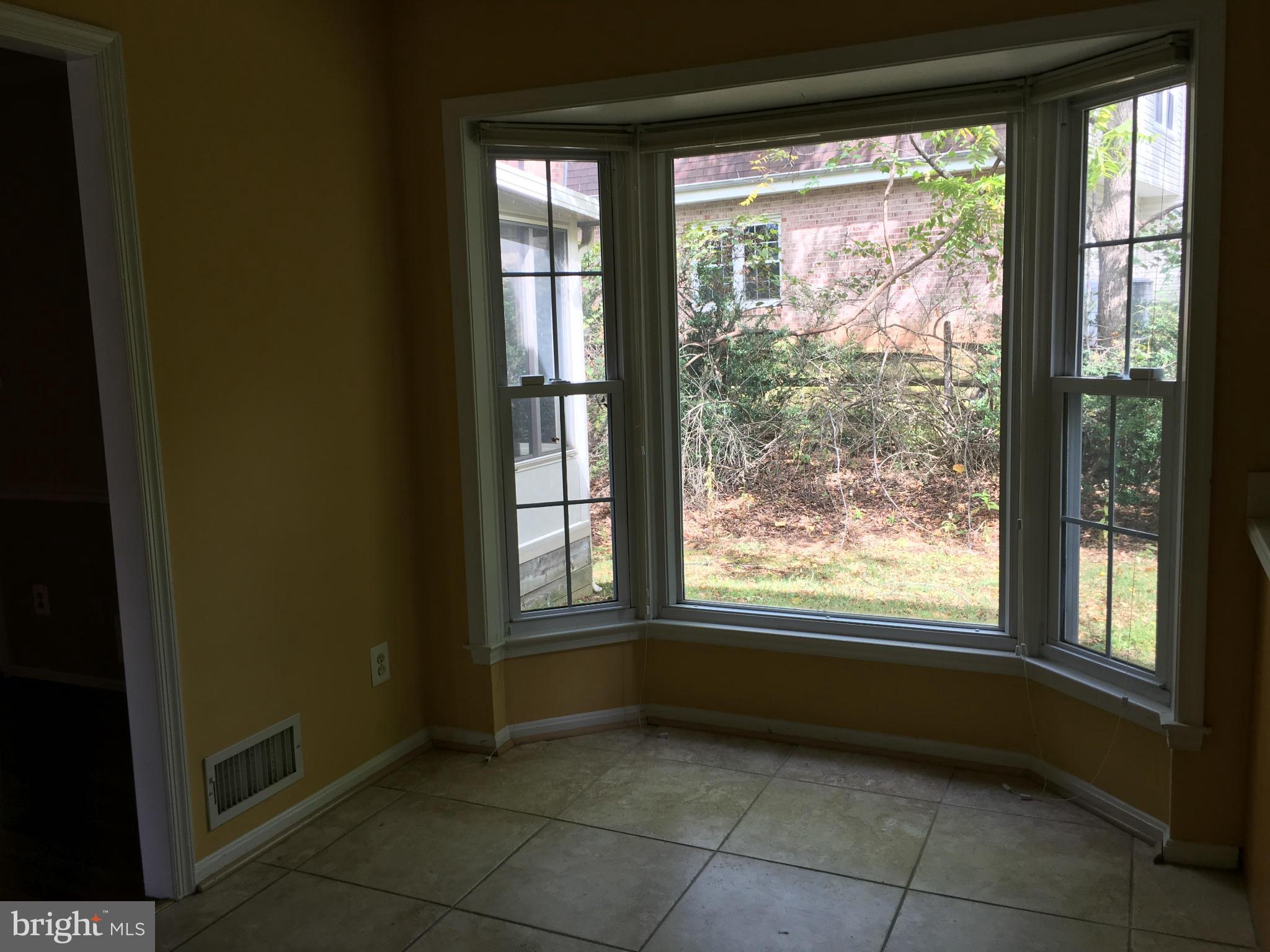 41 Treworthy Road Gaithersburg, MD 20878 - Photo 9 of 30 Breakfast Room