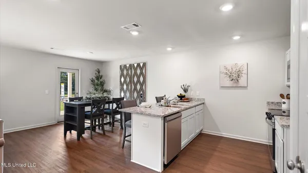 $229,900 | 5014 Fox Glen Drive, Jackson, MS 39212