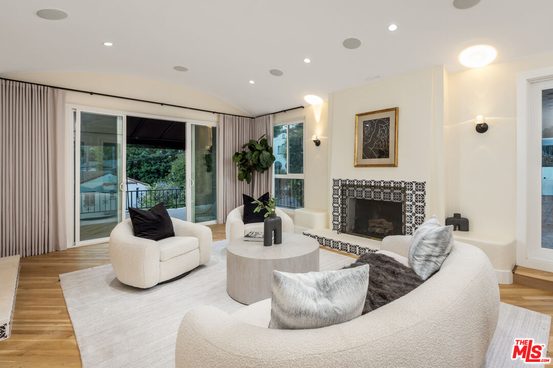 1616 Queens Road Los Angeles, CA 90069 - Photo 18 of 25 Gallery Image 18