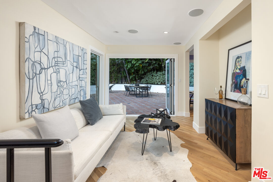 1616 Queens Road Los Angeles, CA 90069 - Photo 4 of 25 Gallery Image 4