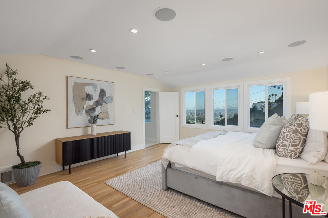 1616 Queens Road Los Angeles, CA 90069 - Photo 9 of 25 Gallery Image 9