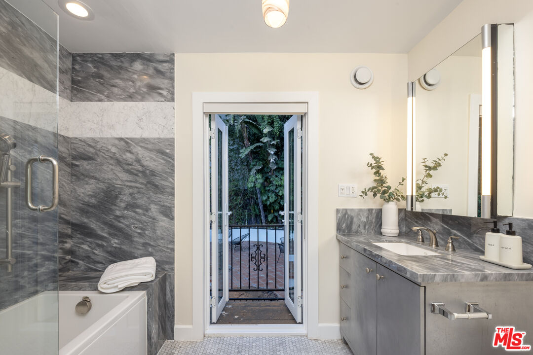 1616 Queens Road Los Angeles, CA 90069 - Photo 10 of 25 Gallery Image 10