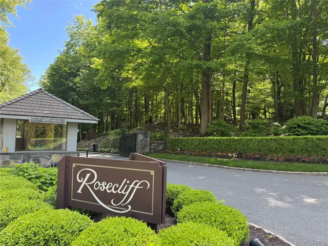 a black and white photo of a floor plan