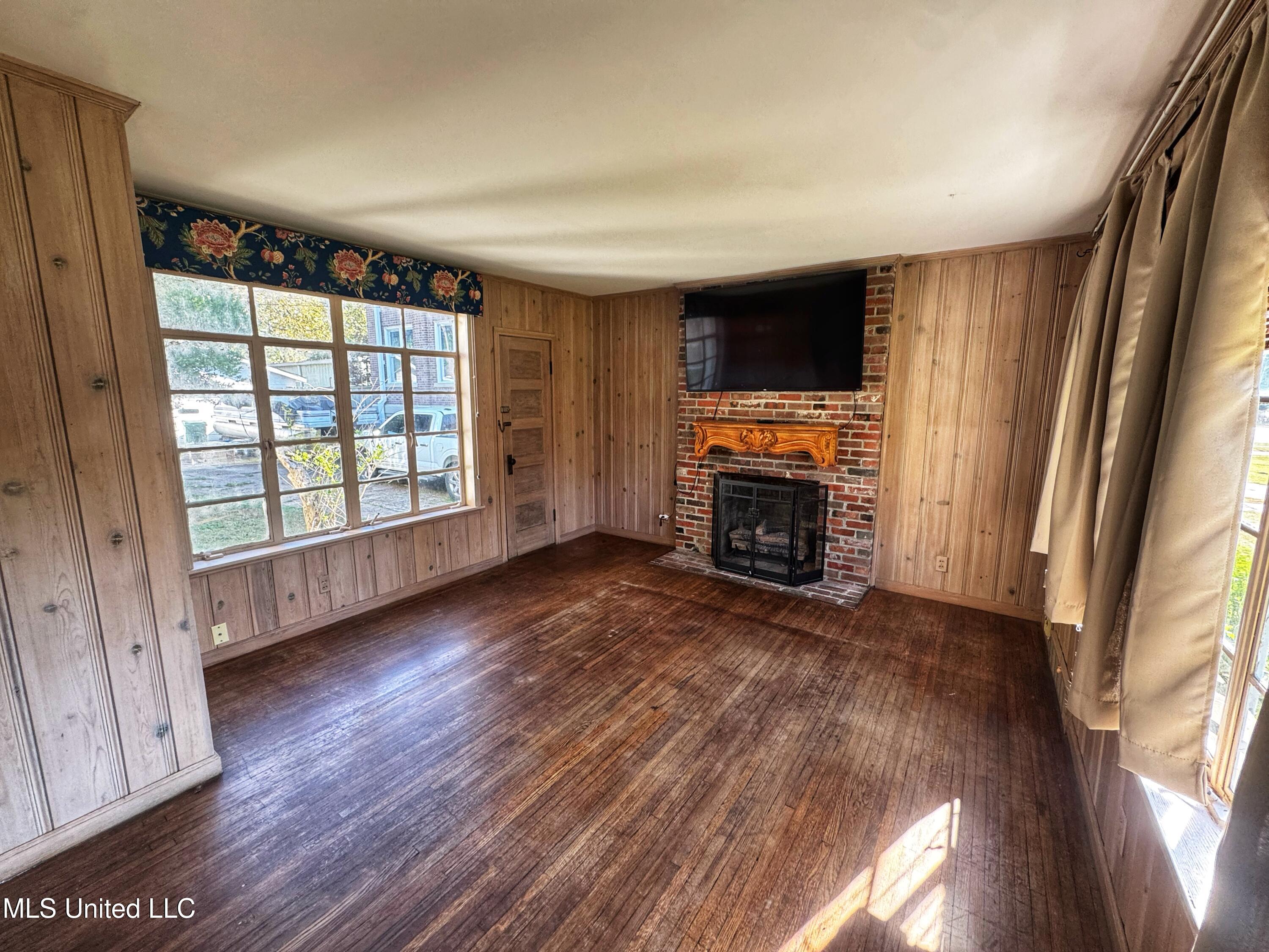 118 North Cassidy Street Sumner, MS 38957 - Photo 5 of 29 IMG_1032