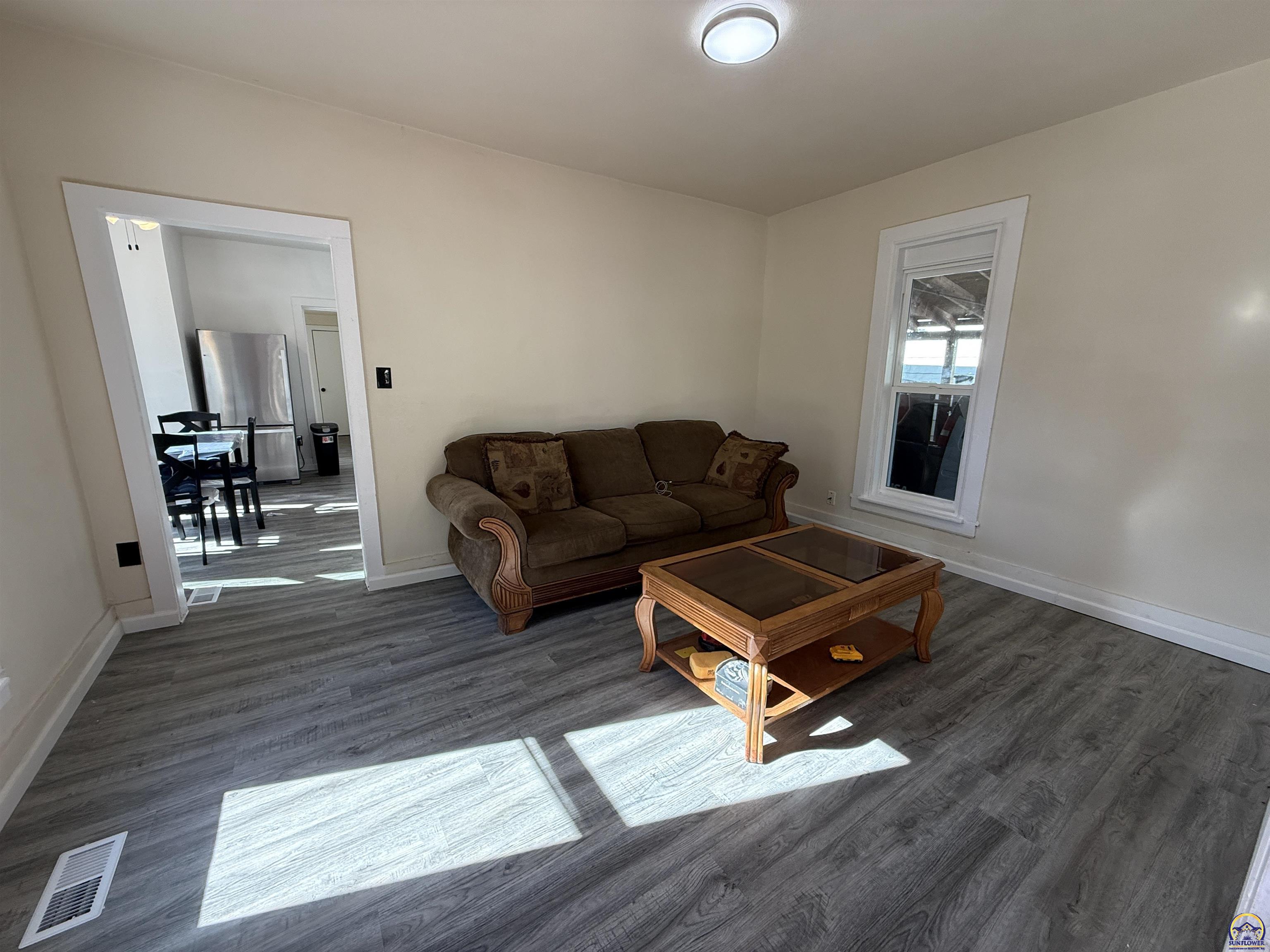 505 Southwest Clay Street Topeka, KS 66606 - Photo 5 of 20