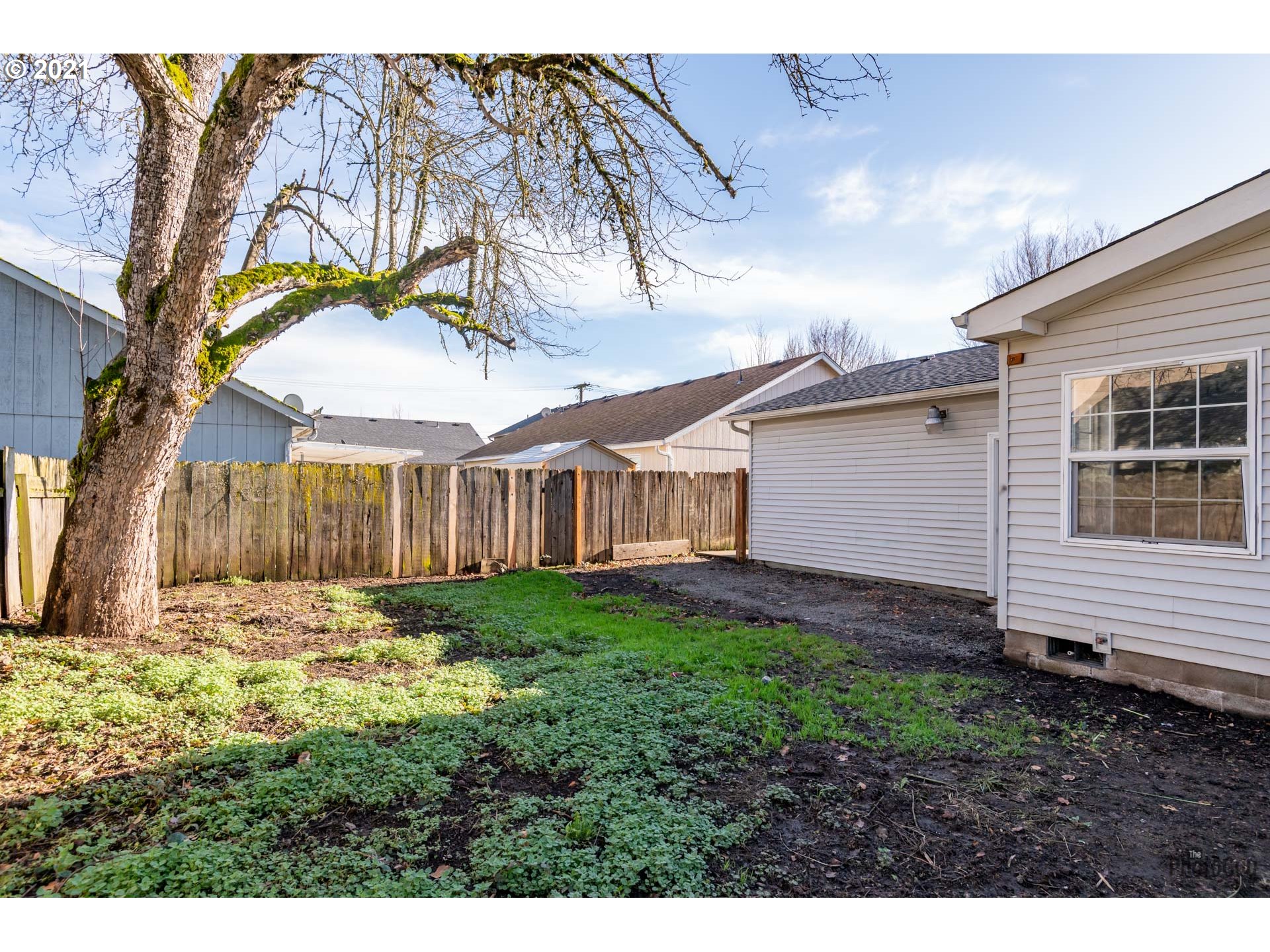 2012 Scott Road Springfield, OR 97477 - Photo 29 of 32 a view of a house with backyard and garden