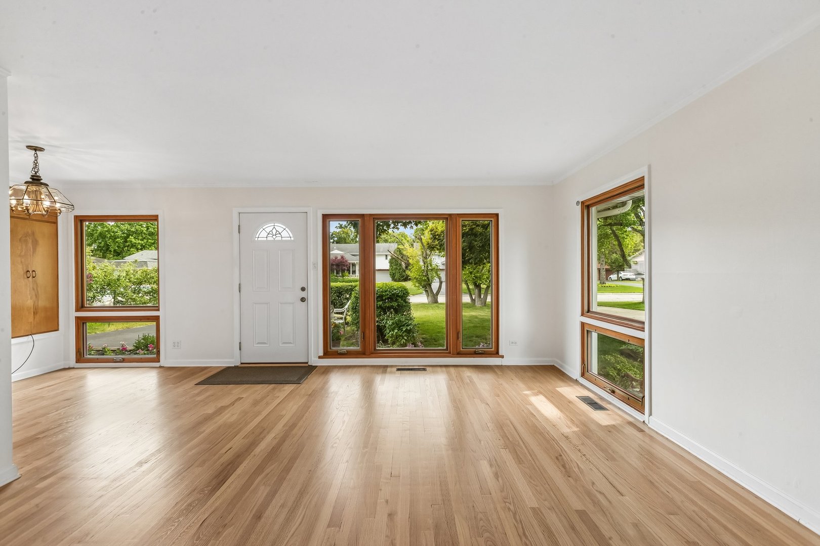 220 Voltz Road Northbrook, IL 60062 - Photo 4 of 41