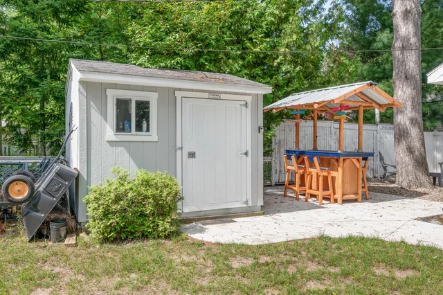 $149,000 | 108 Henderson Place, Cadillac, MI 49601