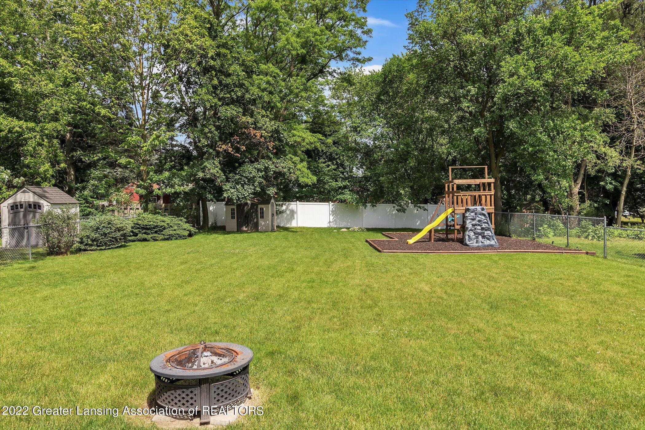 920 Bretton Road Lansing, MI 48917 - Photo 39 of 39 39-920-Bretton-Rd-WindowStill-Real-Estat