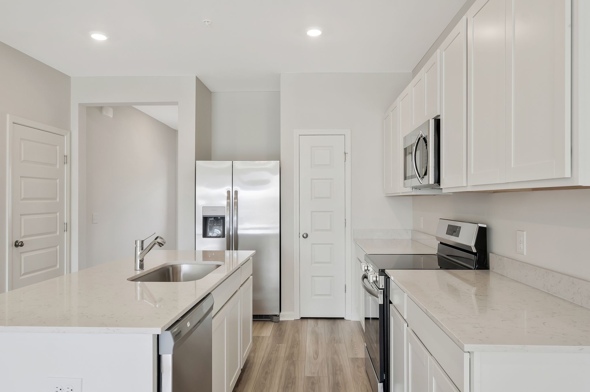419 Alcott Way Spring Hill, TN 37174 - Photo 6 of 25 a kitchen with a sink stove and refrigerator