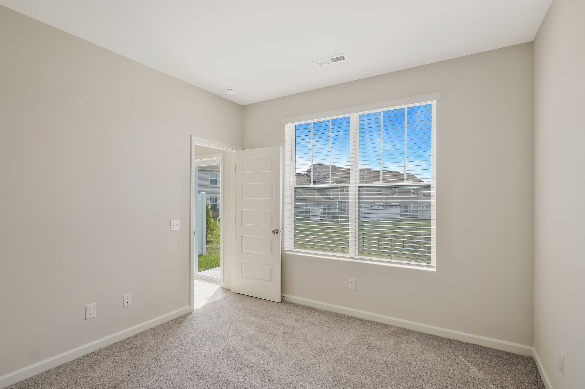 419 Alcott Way Spring Hill, TN 37174 - Photo 10 of 25 an empty room with windows