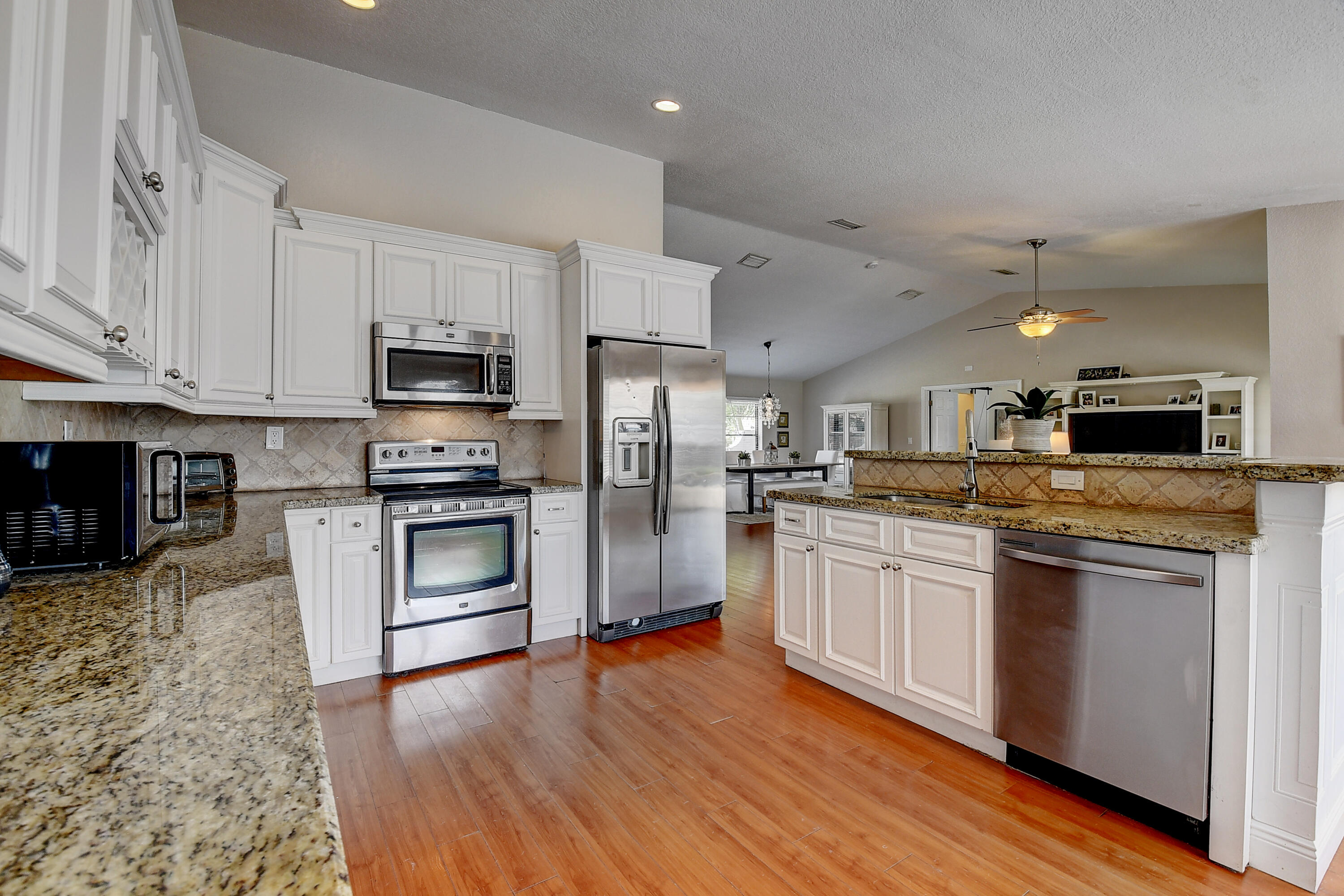 9040 Red Oak Lane Boca Raton, FL 33428 - Photo 14 of 44 26_dsc_8446_47_48_49_50