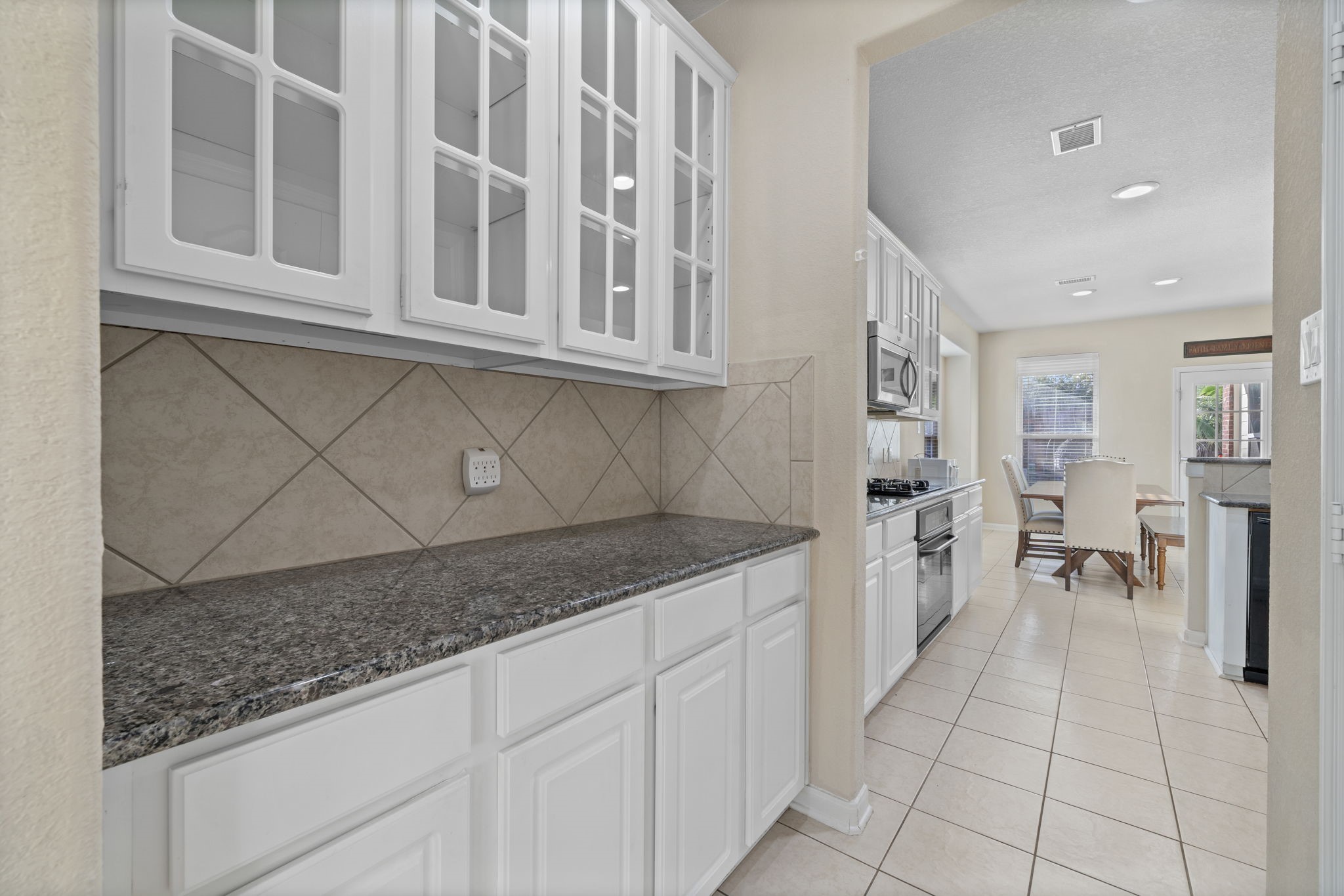 9431 Thurber Ridge Drive Spring, TX 77379 - Photo 12 of 44 Butler's Pantry / Coffee Bar