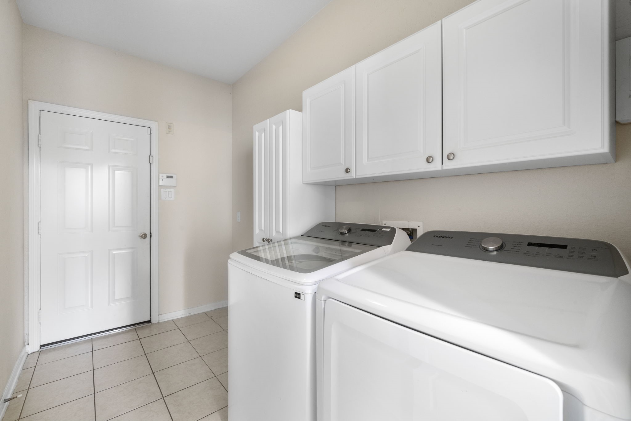 9431 Thurber Ridge Drive Spring, TX 77379 - Photo 18 of 44 Large laundry room with washer and dryer provided.