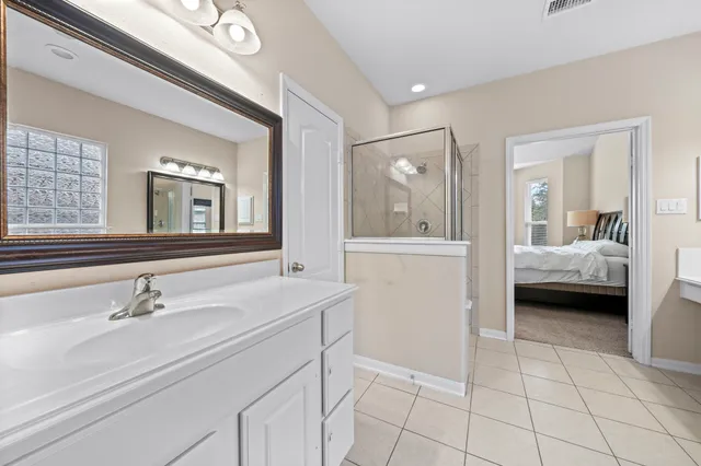 a en suite spacious bathroom with a double vanity sink and a mirror