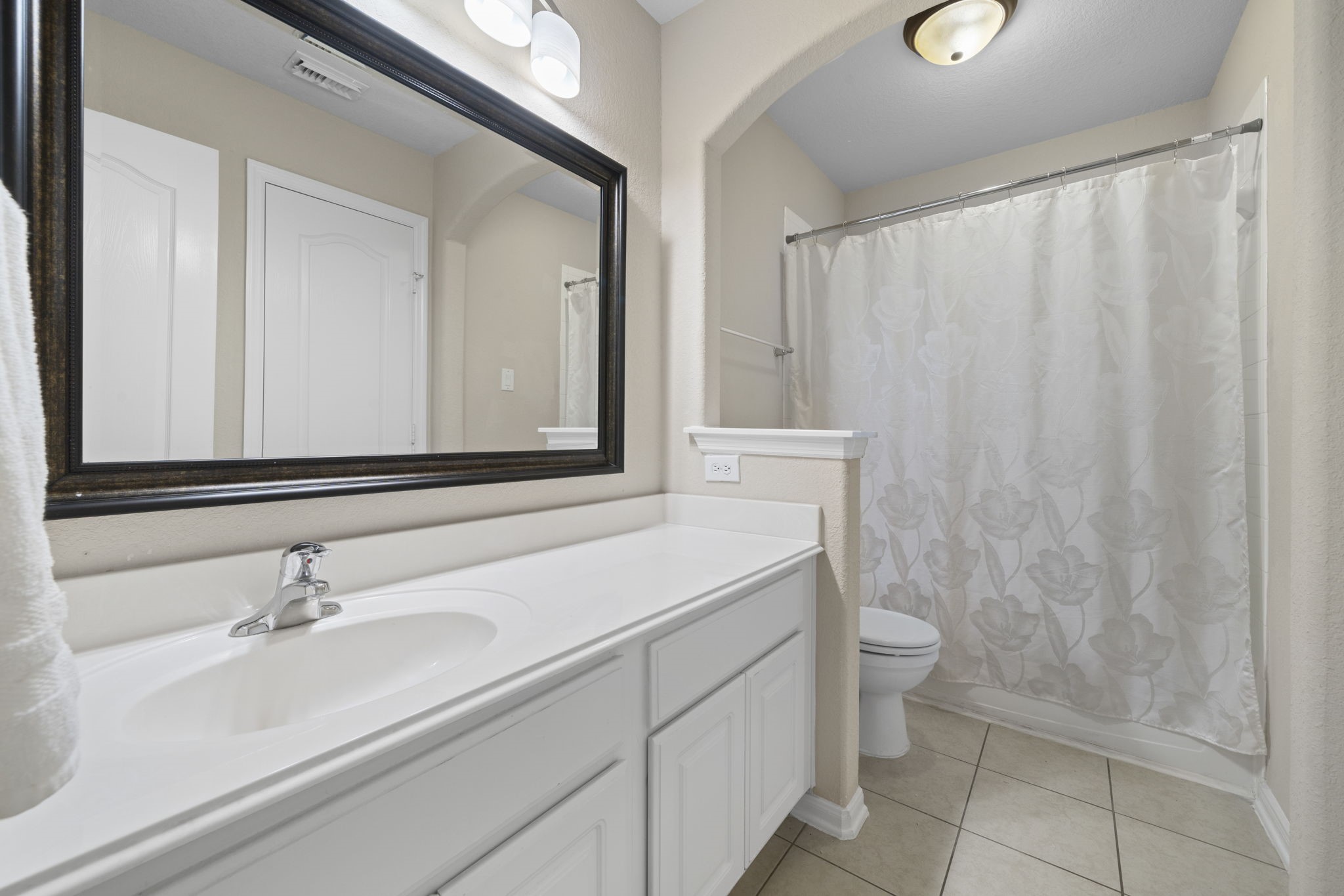 9431 Thurber Ridge Drive Spring, TX 77379 - Photo 33 of 44 Bathroom 3