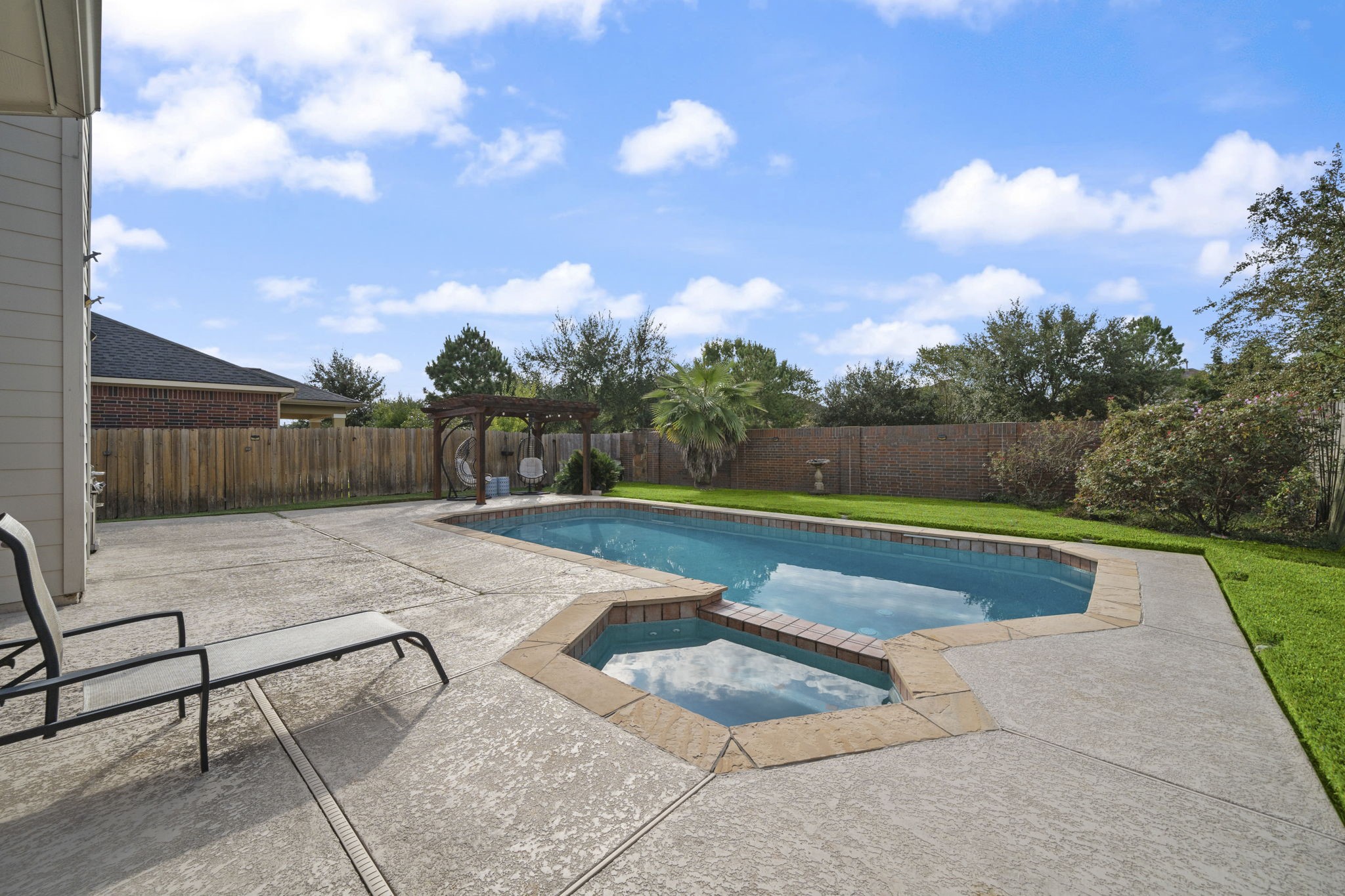 9431 Thurber Ridge Drive Spring, TX 77379 - Photo 39 of 44 Pool and spa